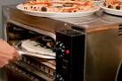 Pizza napoletana fatta a casa: ricetta, impasto e cottura