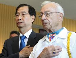 ... of Korea Ambassador Han Duk- soo, left, and Major General (retired) Robert Haas, president of the Greater Cleveland Korean War Veterans Association, ... - han-duk-soojpg-65ff949f53ba9ae1