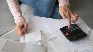 Ryzyko "chaosu prawnego". Resort tłumaczy decyzję w sprawie KSeF