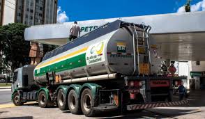 Vai faltar gasolina? O que dizem postos e sindicatos sobre a greve dos tanqueiros que pode afetar o abastecimento