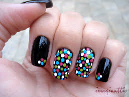 unhas com bolinhas