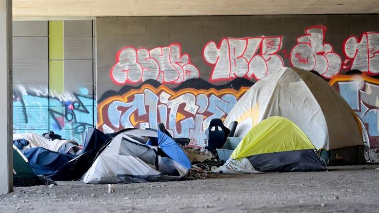 Unhoused deaths in Quebec surge 180% from 2020 to 2024, researchers document; total 400 deaths, with women's deaths up 211%