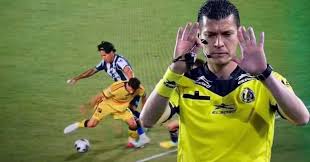Erick Yair Miranda fue señalado por no pitar un penal al América ante Rayados