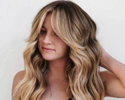 Image de Curly Hair with Curtain Bangs and Ombre