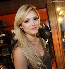 Resultado de imagem para fotos da Isabelle Drummond