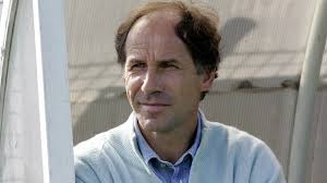 Franco Baresi: “Un virus mi paralizzò le gambe, dal campo di calcio passai alla sedia a rotelle. Ma a 22 anni ero capitano del Milan”