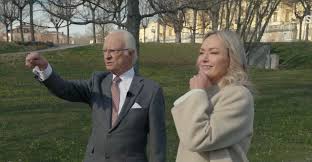 Kungen visar upp gåvan till Silvia i SVT: "Fantastiskt"