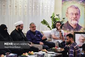 دیدار اصحاب رسانه با خانواده شهید لاریجانی