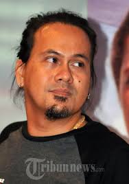 WONG AKSAN, mempunyai nama lahir Sri Aksana Sjuman ( lahir 22 September 1970) adalah seorang musisi Indonesia. - 20130228_Wong_Aksan_8316