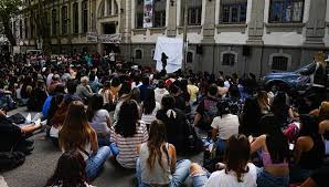 Psicología Udelar: ¡Parcial sorpresa! Alumnos en pie de guerra