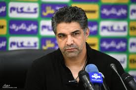 حمله پیروز قربانی به یک خبرنگار و ۲ بازیکن؛ همین‌جا اولتیماتوم می‌دهم!