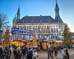 Afbeelding van kerstversiering op de kerstmarkt Aken