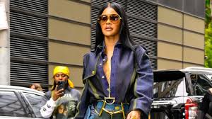 https://www.mandatory.com/news/1666504-teyana-taylor-unbuttoned-shirt-fans-react