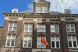 Embargan el edificio del Instituto Cervantes de Utrecht por las deudas de renovables