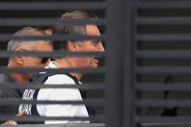 Condomínio de Bolsonaro emite nota aos moradores sobre grupos de mensagens e presença de policiais: 'Evitar transtornos'
