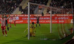 Rapid a avut un gol anulat în prima repriză cu UTA. Ce au arătat reluările