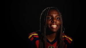 De la patera al estrellato: la inspiradora historia de Edna Imade, la nueva jugadora de la Roja