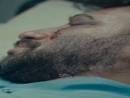 تو عشقشو داری بگی یه نفرو داری دنبالته محل بهش نمی‌ذاری