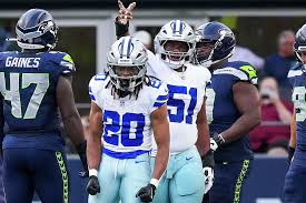 Cowboys' Malik Davis continues to prove himself as reliable backup: 'All he does is fix things'