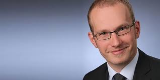 Andreas Helmrich vom Fondsmanager LBBW Asset Management hält ...