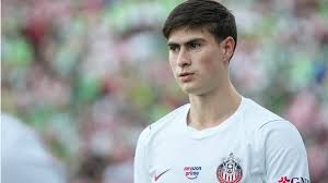 Olympiacos se aferra a la Hormiga y manda una tercera oferta a Chivas
