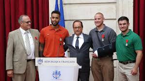 Résultat de recherche d'images pour "les heros"