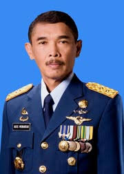 Marsda TNI R. Agus Munandar Lahir di Solo pada tanggal 30 Januari 1955, diterima menjadi Calon Prajurit Taruna, dan dilantik sebagai Letnan Dua pada tahun ... - 2010-pangkoops2-juni