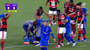 Jogador convulsiona em partida contra o Flamengo no Carioca