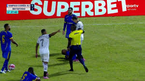 Aos 28 min do 1º tempo - cartão vermelho direto de Rogerinho do Botafogo contra o Sampaio Corrêa-RJ