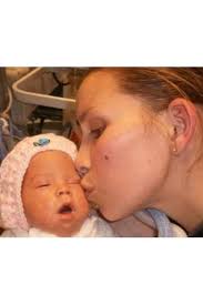 Bayi milik Analia Bouter lahir 3 bulan lebih cepat dari waktu yang seharusnya. Bayi itu pun dinyatakan meninggal saat lahir. Namun ajaibnya, 12 jam kemudian ... - 172829_luzmilagroslhrtimes