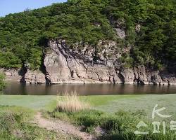 울산 울주군 반구대 암각화 전경, AI로 생성