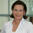 Verena Kulenkampff (Foto), 58, wurde am 14. Juni vom Rundfunkrat in ihrem Amt als Fernsehdirektorin des WDR bestätigt. Ihr neuer Vertrag geht vom 1. - verena_kulenkampff_wdr_2011_a8a7fc4b15