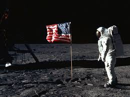 Como estão as bandeiras que foram fincadas na Lua