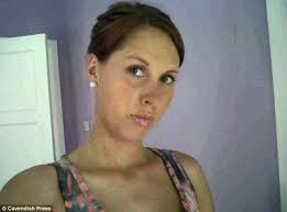Tragic mum Zoe Adams, 28, who died from a large abscess on her brain six weeks after her GP treated her for an ear infection. - article-2599539-1CEC872D00000578-522_640x475