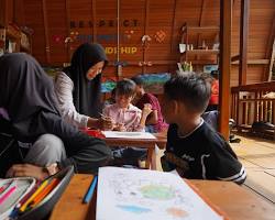rumah tradisional dijadikan ruang pembelajaran sekolah tempat belajar anak, buatan AI