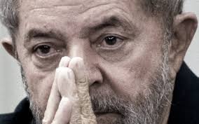 Resultado de imagem para Gilmar Mendes suspende nomeação de Lula como ministro da Casa Civil