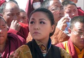 Rigzin Wangmo first arrived in the devastated Kyigudo (Chinese: Yushu) County on 22 April, to visit and comfort the victims in the worst-hit ... - 18may20101