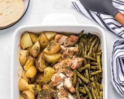 Image of Chicken and green beans in a pan