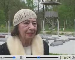 Ze wordt als een van de eerste joodse vrouwen bij de condensatoren geplaatst. Klik om video af te spelen - Eva%2520Sanders%2520-%2520neos