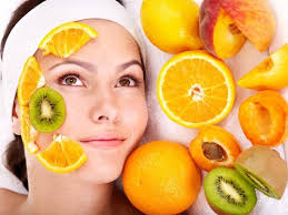 Berikut adalah 7 jenis buah yang bisa Anda gunakan sebagai masker wajah alami: - masker-wajah-alami