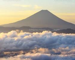 Image of 雲海に浮かぶ富士山のイラスト