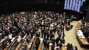 Resultado de imagem para Cunha recua de desconto no salário de deputados ausentes em votações