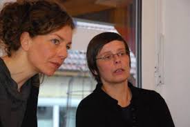Katharina Lichtner (links im Bild im Gespräch mit Dr. <b>Annett Reckert</b>! - image002