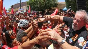 Resultado de imagem para Fotos de Lula falando às multidões no Nordeste