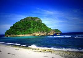Hasil gambar untuk Wisata Pantai Bajul Mati di Malang
