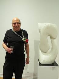 Peter Monk taille l\u0026#39;âme humaine dans le marbre sculpté - Peter-Monk-Peaceful-Swan