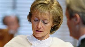 Le ministre de la Justice fédéral Robert Nicholson a annoncé que la juge Marie Deschamps, de la Cour suprême du Canada, a décidé de prendre sa retraite. - PC_120518_lj8zy_marie-deschamps_sn635