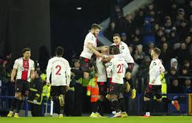 Everton 1-2 Southampton: Bottom-of-the-table Saints win to increase 
pressure on Frank Lampard