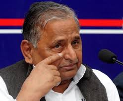 Mulayam Singh Yadav gestures after making a point that no one could understand. “We were especially impressed with what he did during the vote over FDI in ... - mulayam