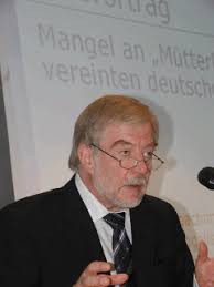 Hans-Joachim Maaz, Chefarzt der Psychotherapeutischen Klinik im ...